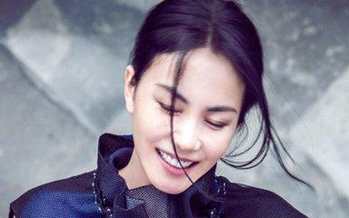 王菲录制综艺时走路一瘸一拐?